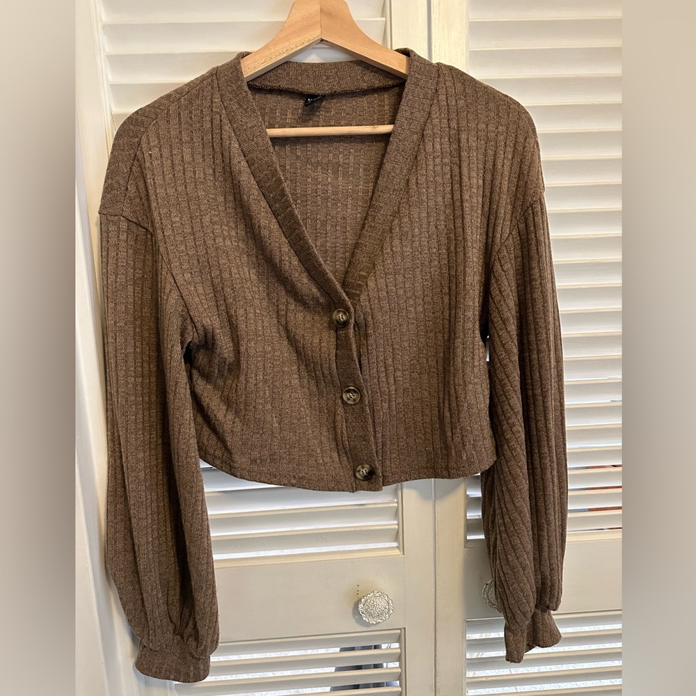 Cropped long sleeve cardigan